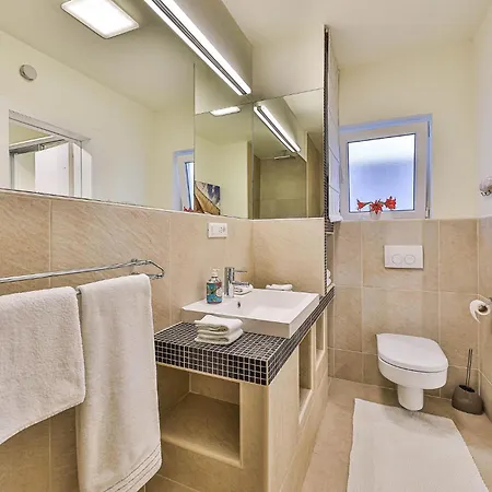 Stunning In With House Sea View *