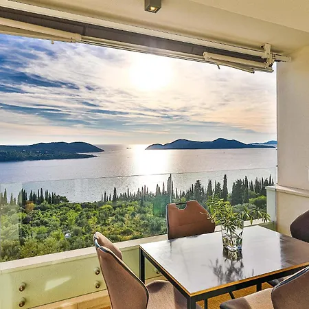 Holiday home Stunning In With House Sea View