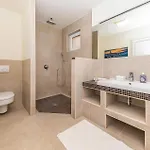 Beach Front Home In Orasac 度假居